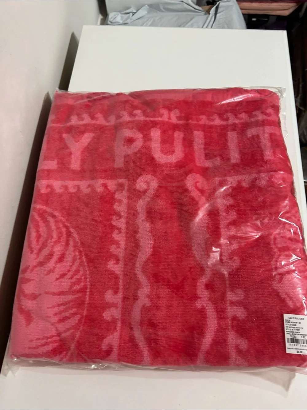 NWT Lilly Pulitzer Jacquard Beach Towel in Paradise Punch